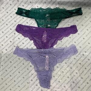 Victoria’s Secret Lace-Trim Thong Panty